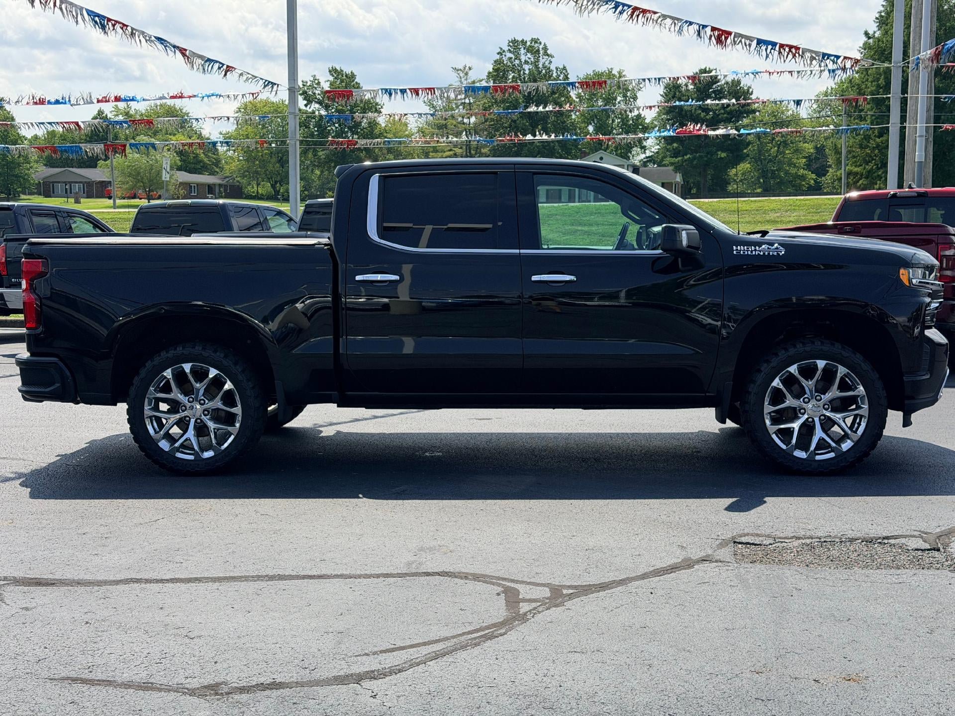 Used 2019 Chevrolet Silverado 1500 High Country w/ Technology Package AWD/4WD image 4