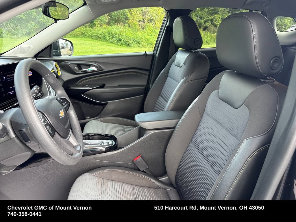 Used 2024 Chevrolet Trax LT FWD image 11