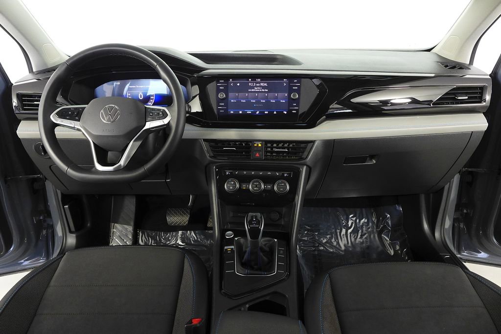 Used 2024 Volkswagen Taos SE image 25