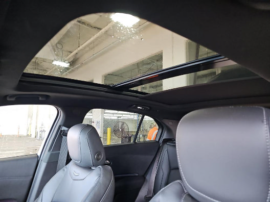 Used 2023 Cadillac XT4 Luxury w/ Cold Weather Package AWD/4WD image 13