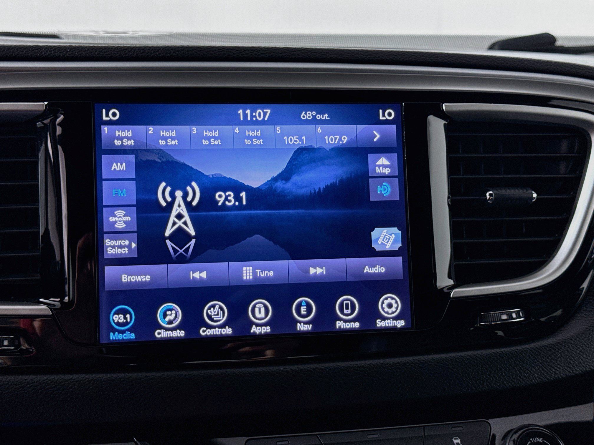 Used 2020 Chrysler Pacifica Touring-L Plus w/ S Appearance Package FWD image 16