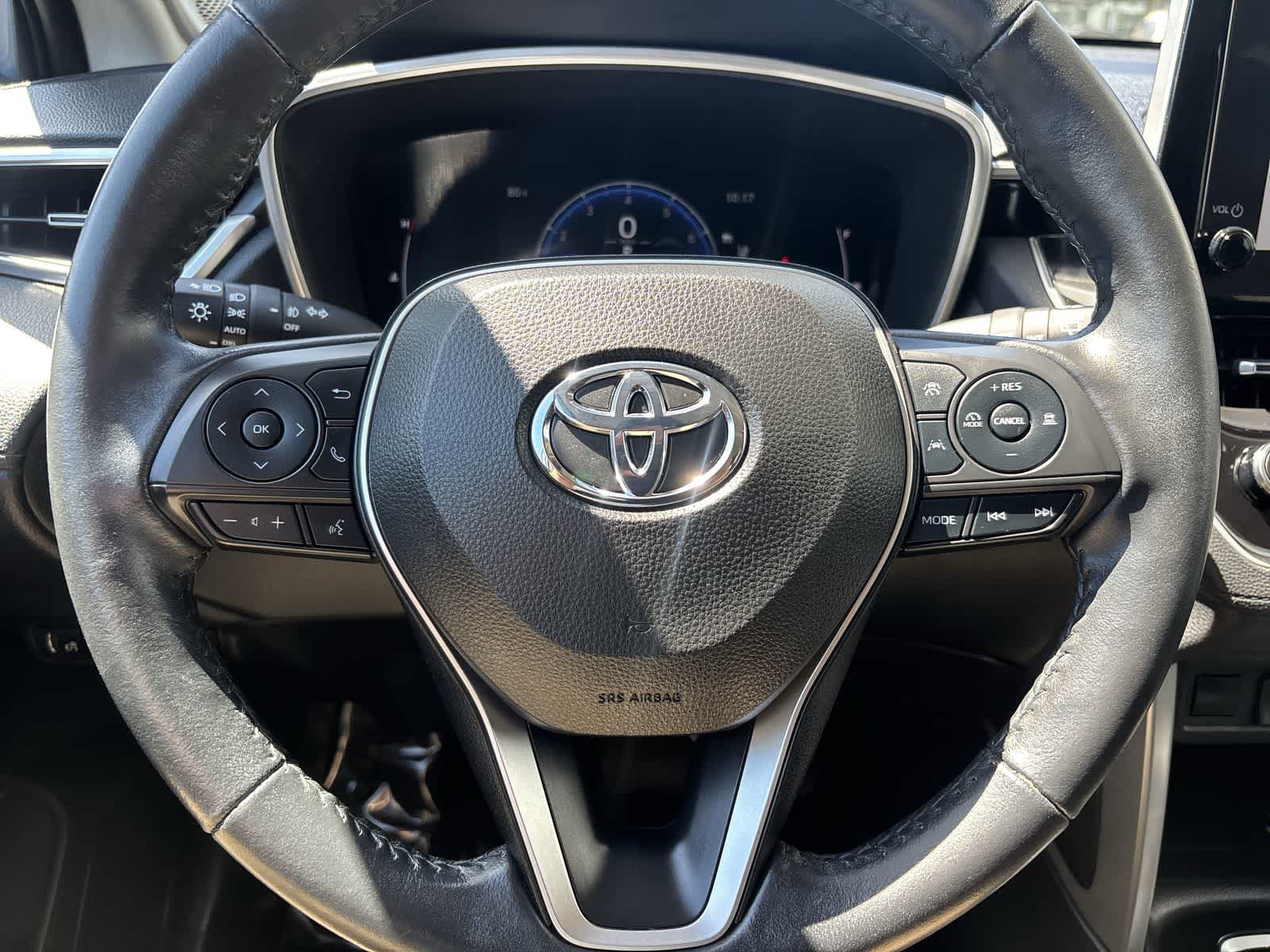 Used 2023 Toyota Corolla Cross XLE w/ Convenience Package AWD/4WD image 10