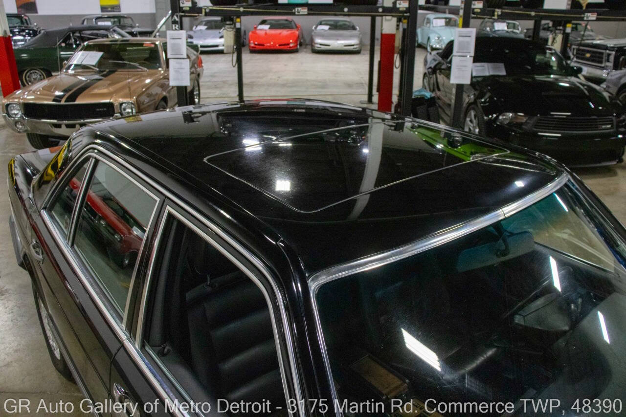 Used 1989 Mercedes-Benz 560 SEL image 14