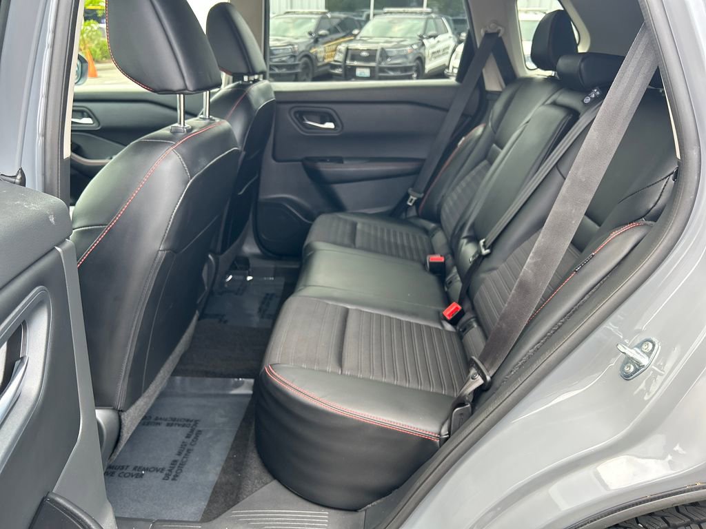 Used 2025 Nissan Rogue SV AWD/4WD image 10