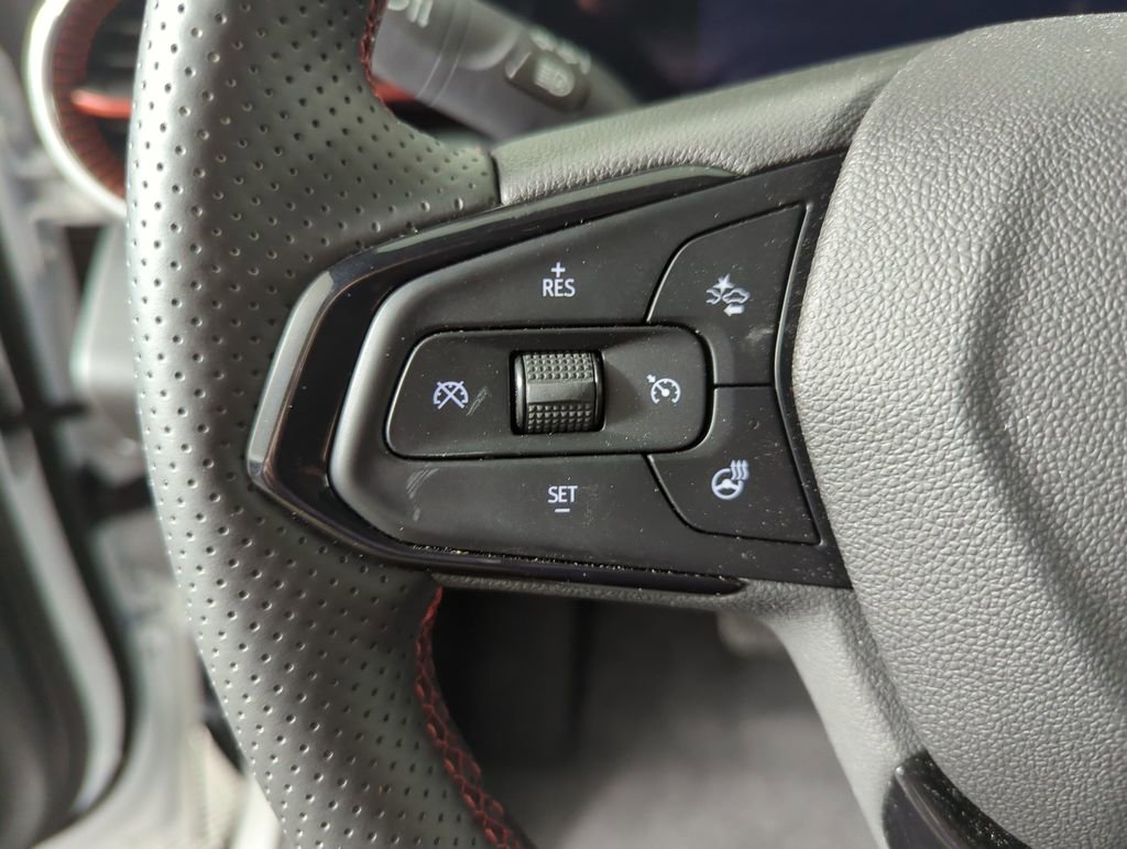 Used 2025 Chevrolet Trax RS w/ Driver Confidence Package image 27