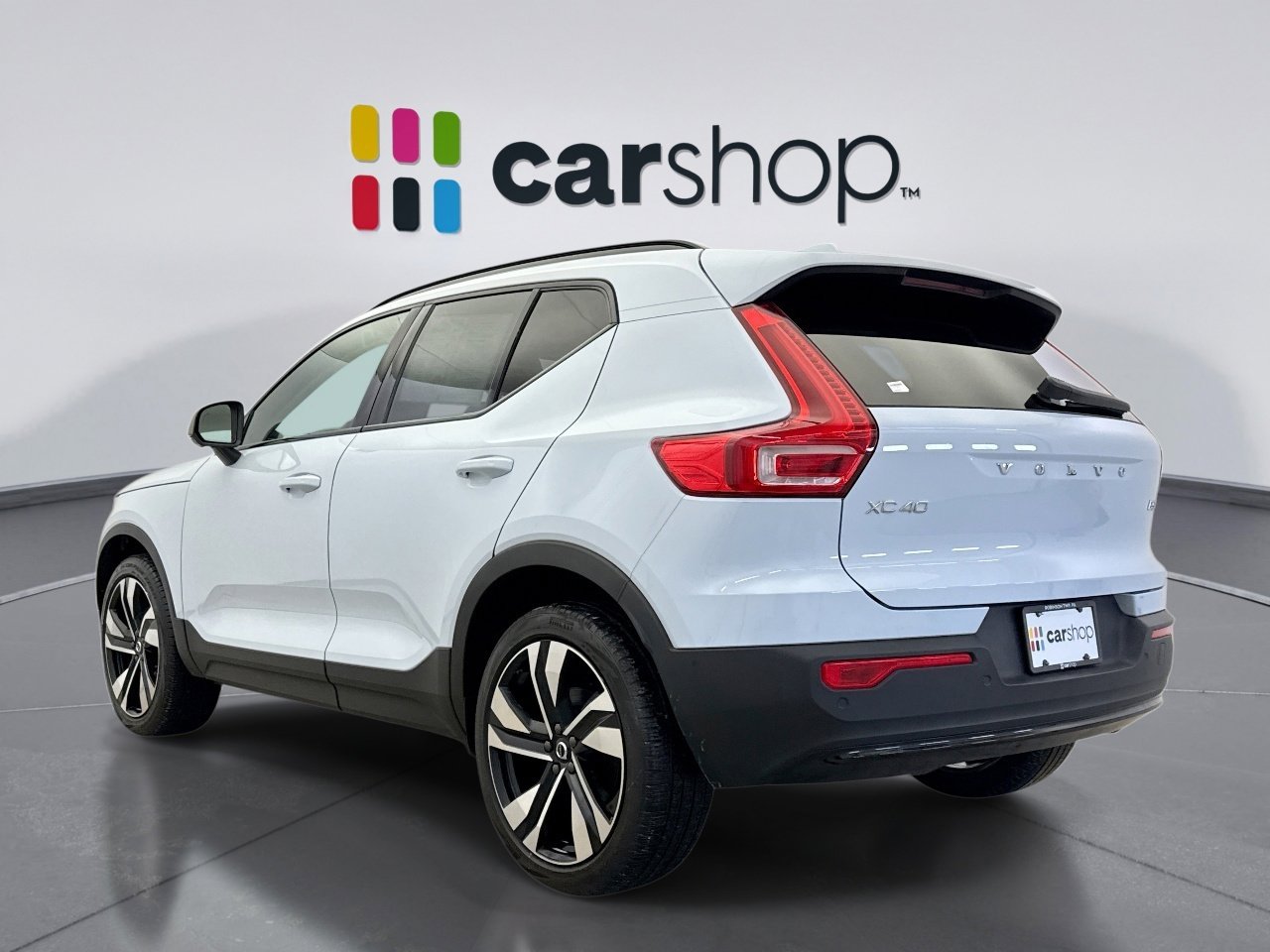 Used 2024 Volvo XC40 B5 Ultimate image 3