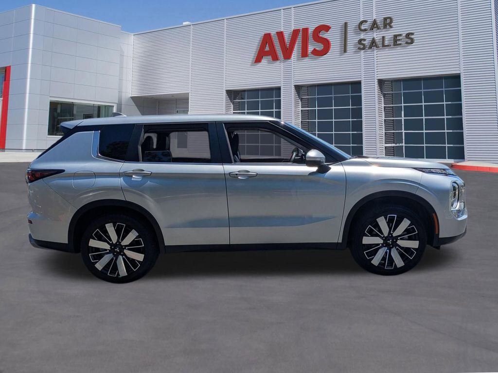 Used 2025 Mitsubishi Outlander SE AWD/4WD image 5