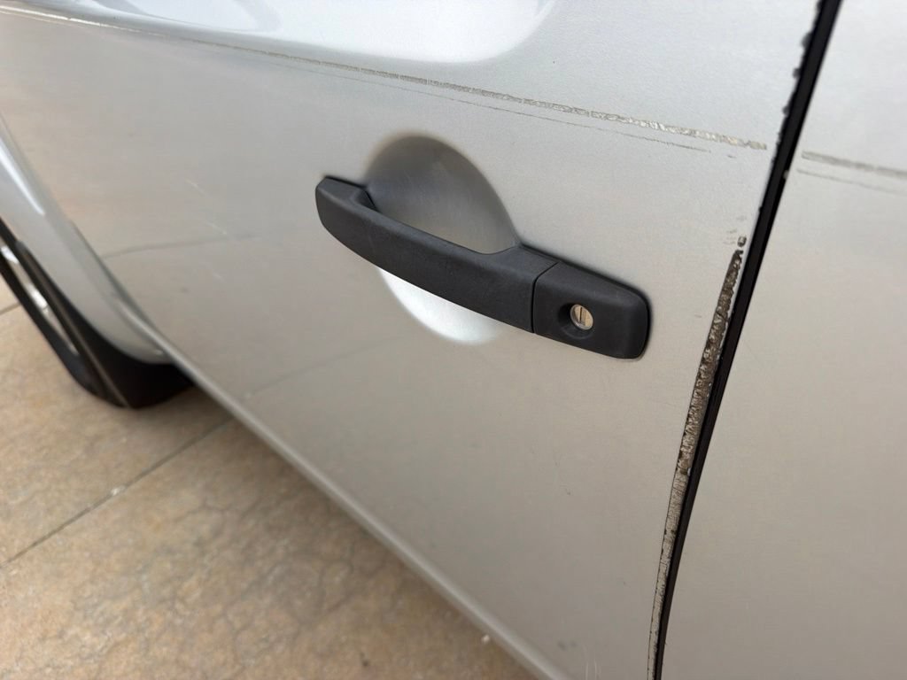 Used 2010 Nissan Frontier SE AWD/4WD image 12
