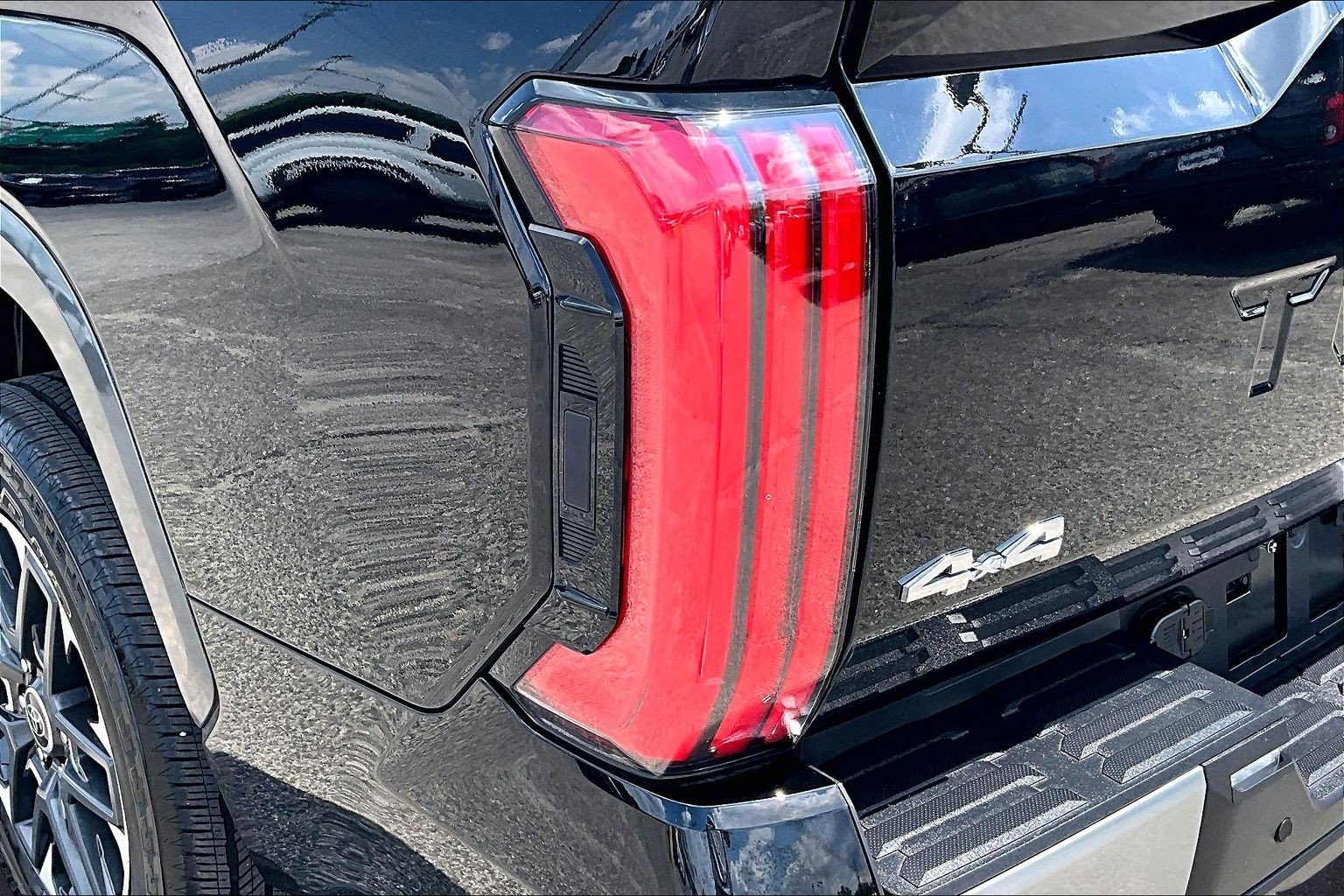Used 2023 Toyota Tundra Limited AWD/4WD image 31