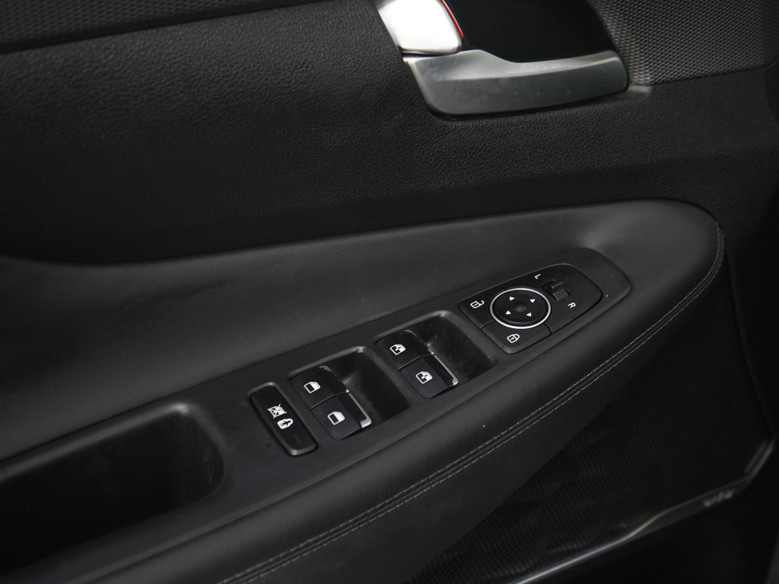 Used 2019 Hyundai Santa Fe Limited AWD/4WD image 22