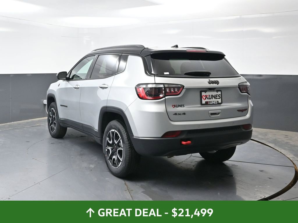Used 2025 Jeep Compass Trailhawk AWD/4WD image 12