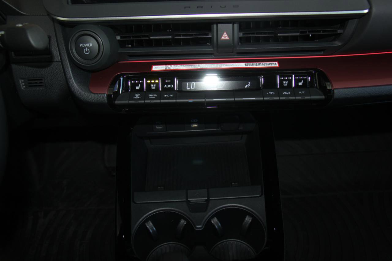 Used 2025 Toyota Prius Plug-In Hybrid image 16