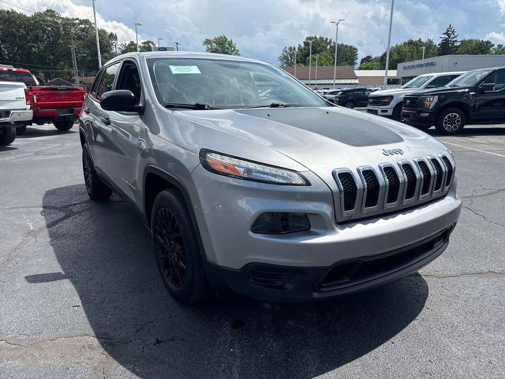 Used 2017 Jeep Cherokee Sport w/ Safety Group FWD image 4