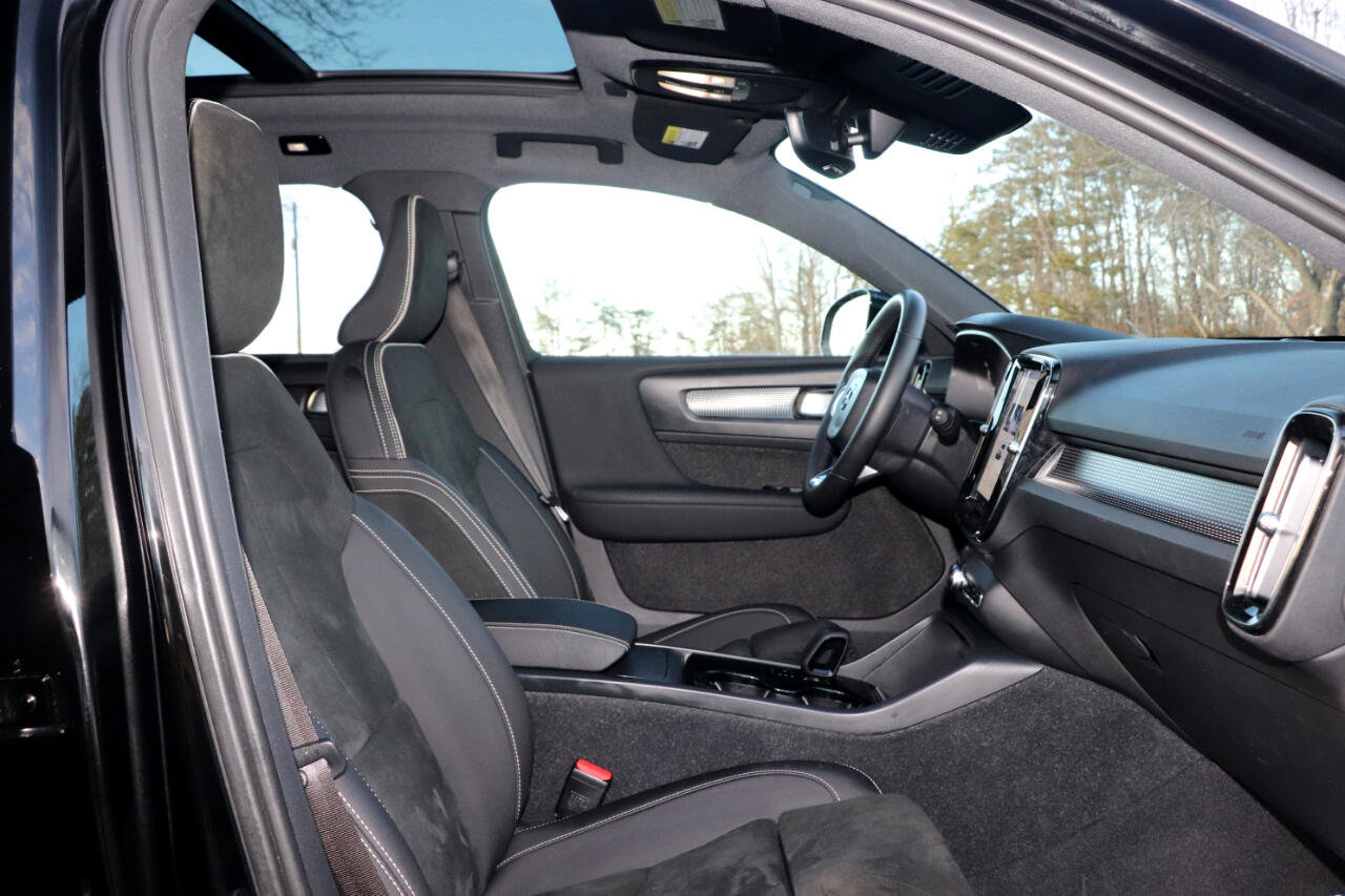 Used 2022 Volvo XC40 P8 Recharge Plus image 34