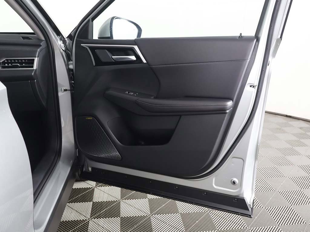 New 2025 Mitsubishi Outlander SE image 29