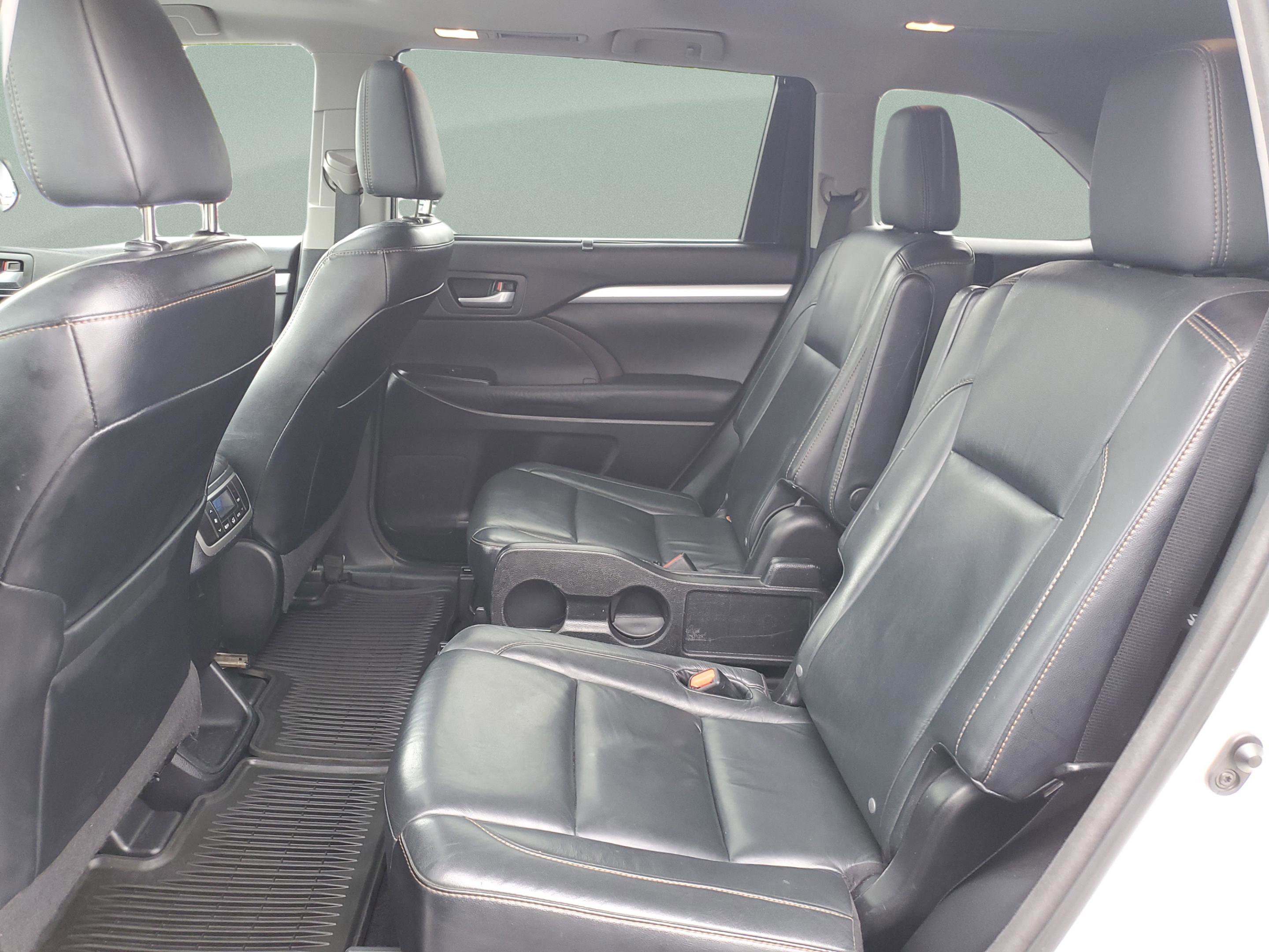 Used 2016 Toyota Highlander XLE AWD/4WD image 12