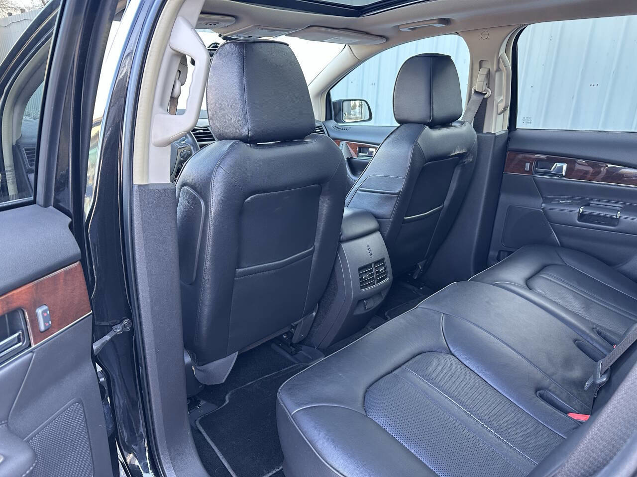 Used 2015 Lincoln MKX FWD w/ Equipment Group 102A image 32