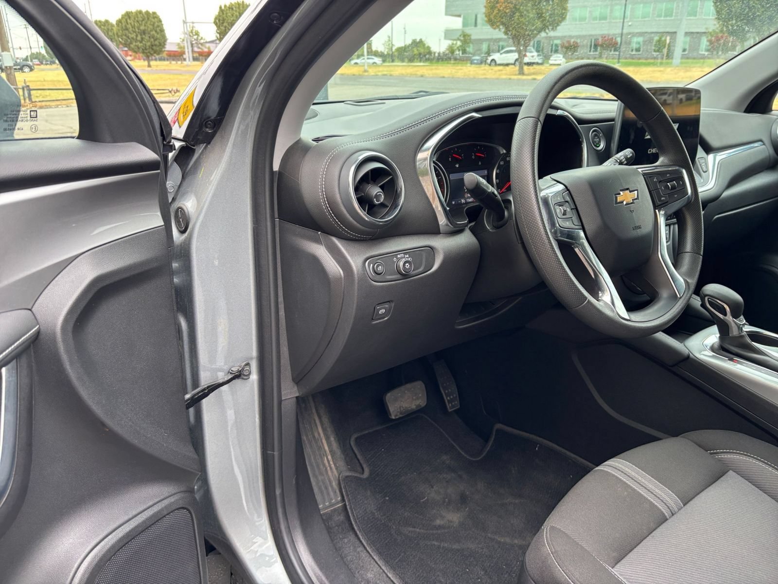 Used 2026 Chevrolet Blazer LT FWD image 35