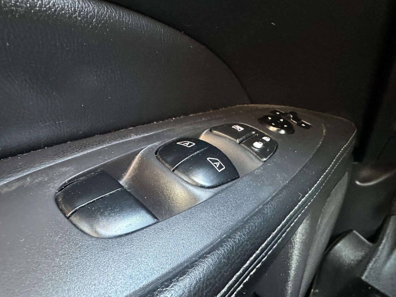 Used 2013 Nissan Pathfinder SL AWD/4WD image 28