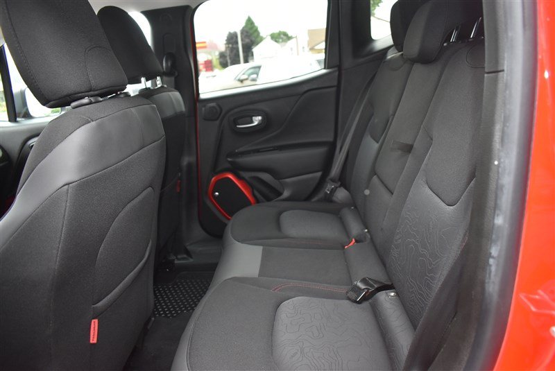 Used 2017 Jeep Renegade Trailhawk AWD/4WD image 24