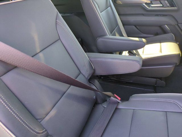 Used 2025 GMC Yukon Elevation w/ Technology Package AWD/4WD image 31