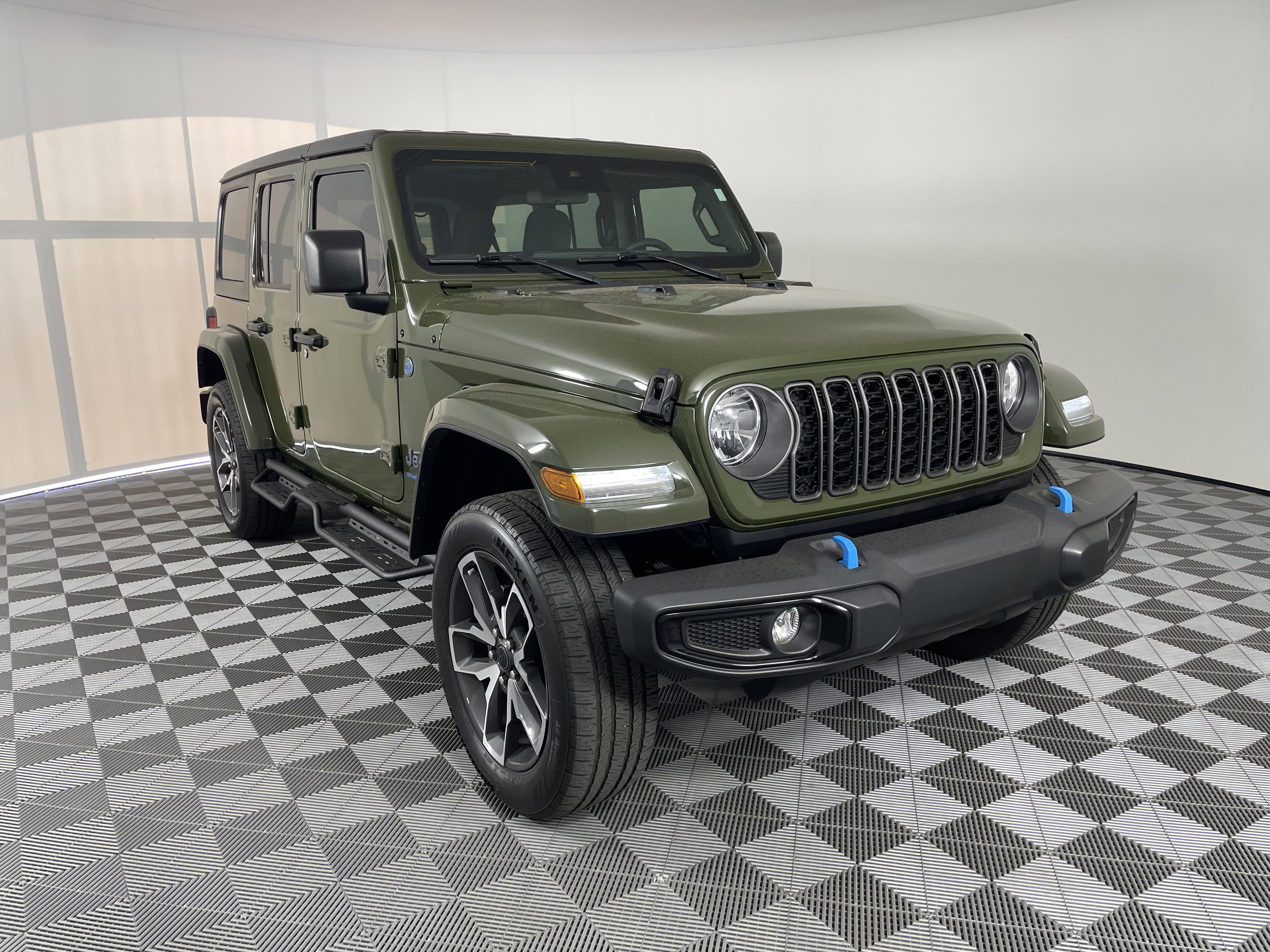 Used 2024 Jeep Wrangler Unlimited AWD/4WD image 7