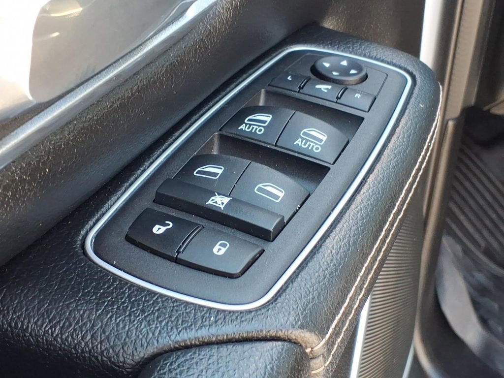 Used 2023 RAM 1500 Laramie AWD/4WD image 11