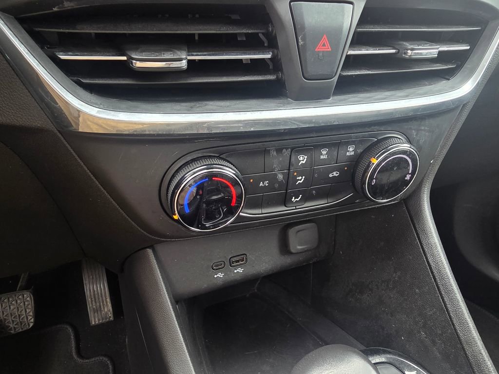 Used 2024 Buick Encore GX Preferred image 18