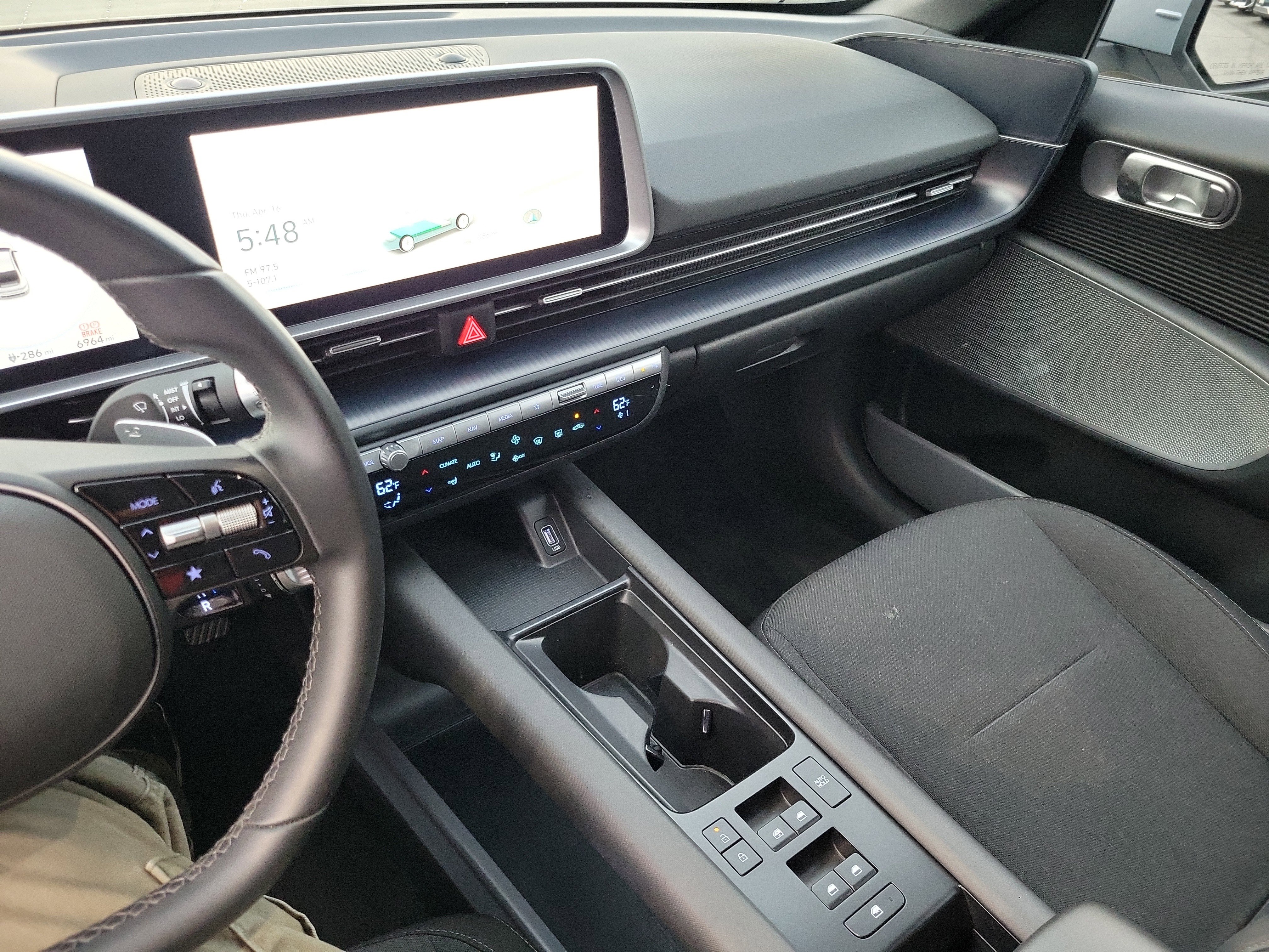 Used 2024 Hyundai Ioniq 6 SE RWD image 17