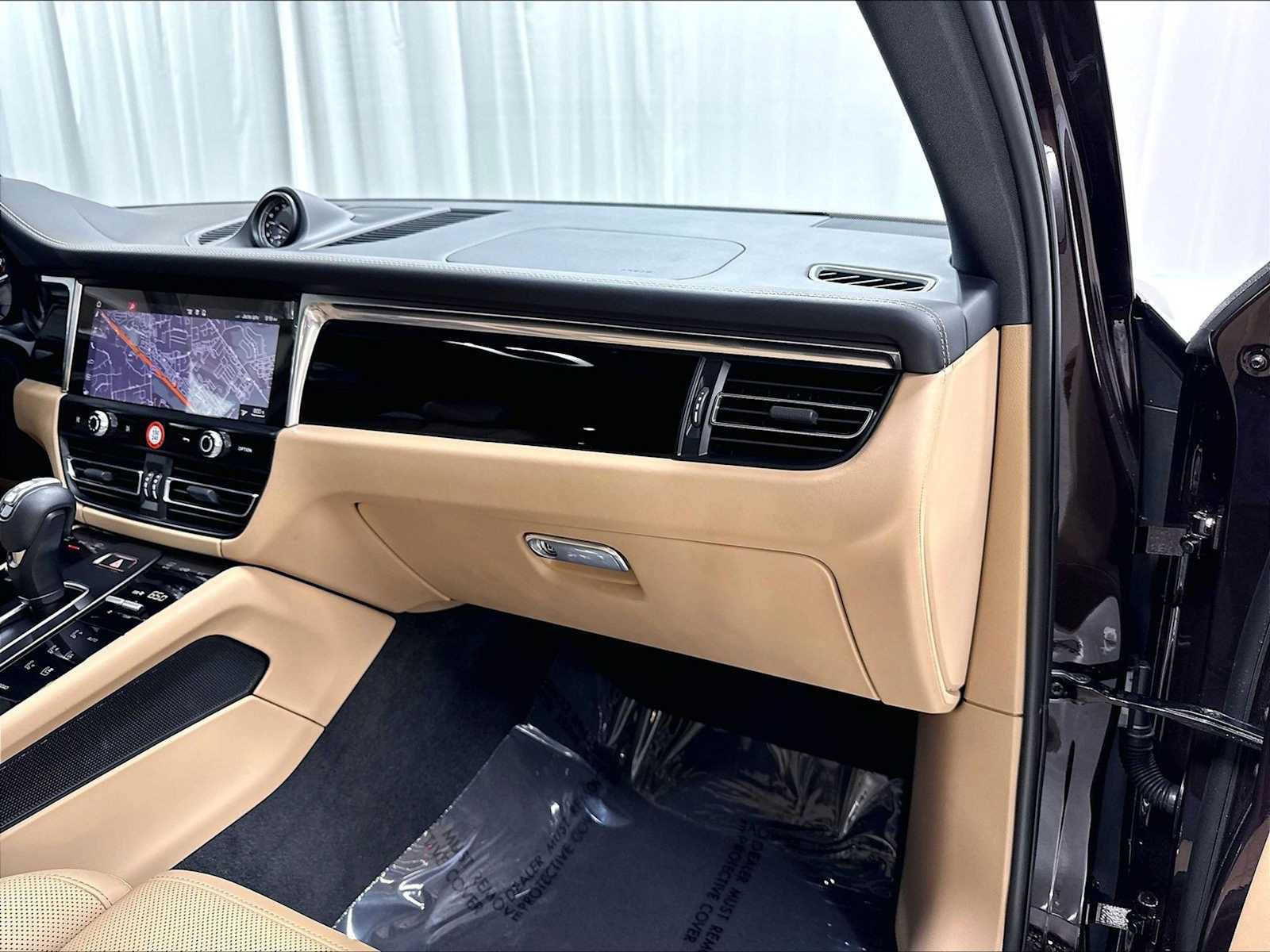 Used 2026 Porsche Macan AWD/4WD image 28