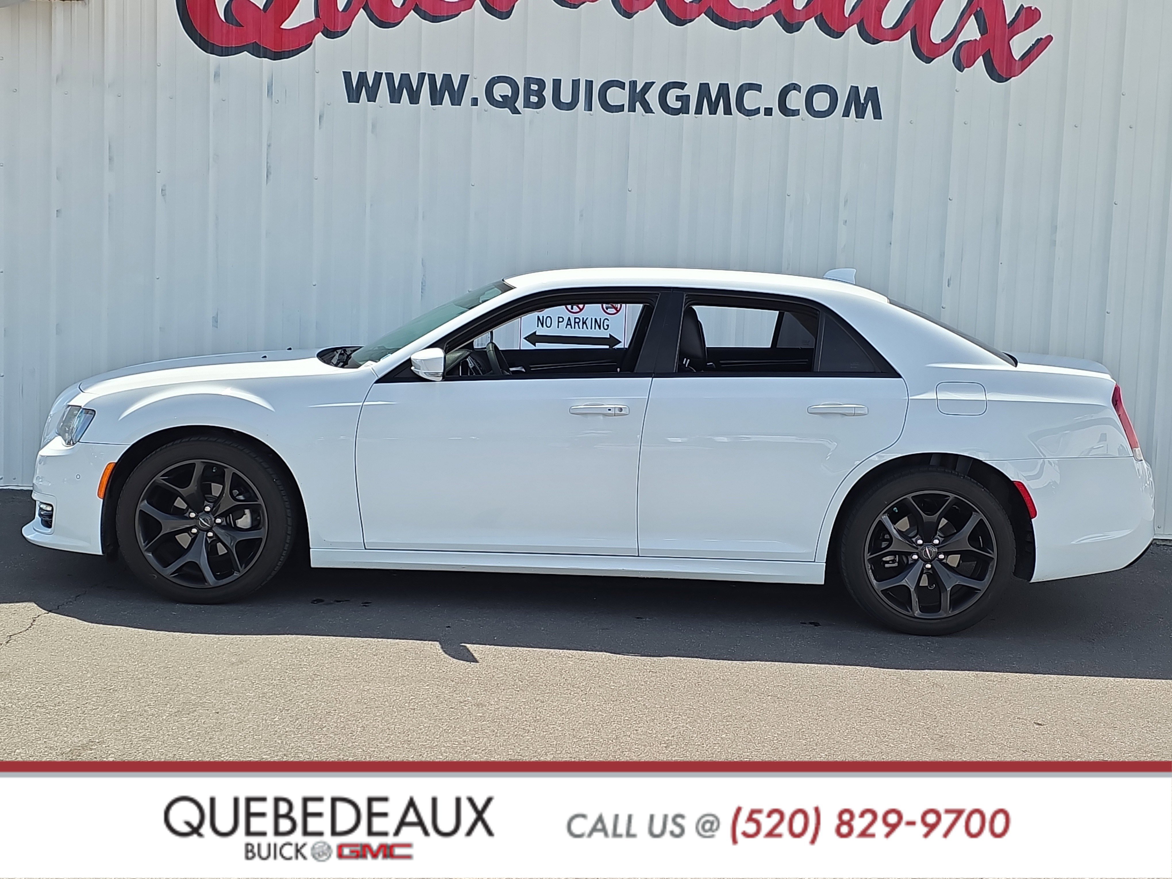 Used 2023 Chrysler 300 Touring L image 4