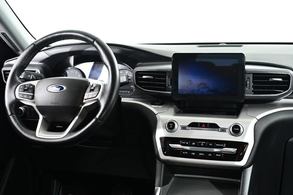 Used 2022 Ford Explorer XLT w/ Equipment Group 202A AWD/4WD image 8