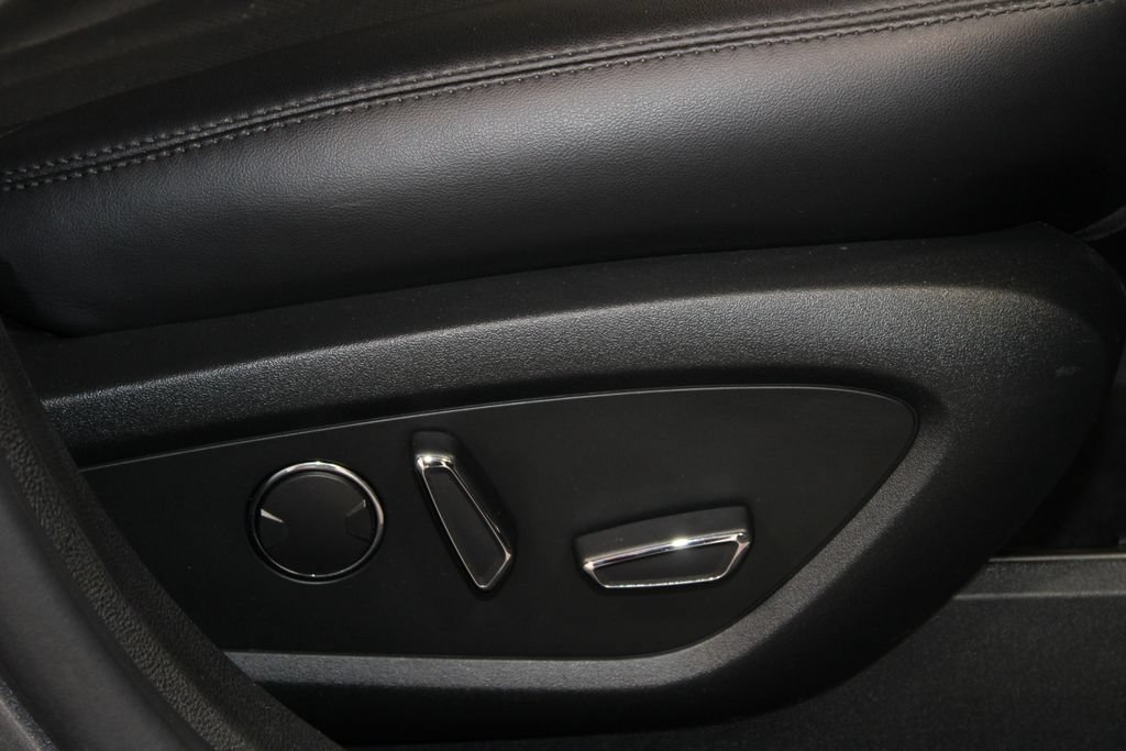 Used 2022 Lincoln Nautilus Reserve AWD/4WD image 28
