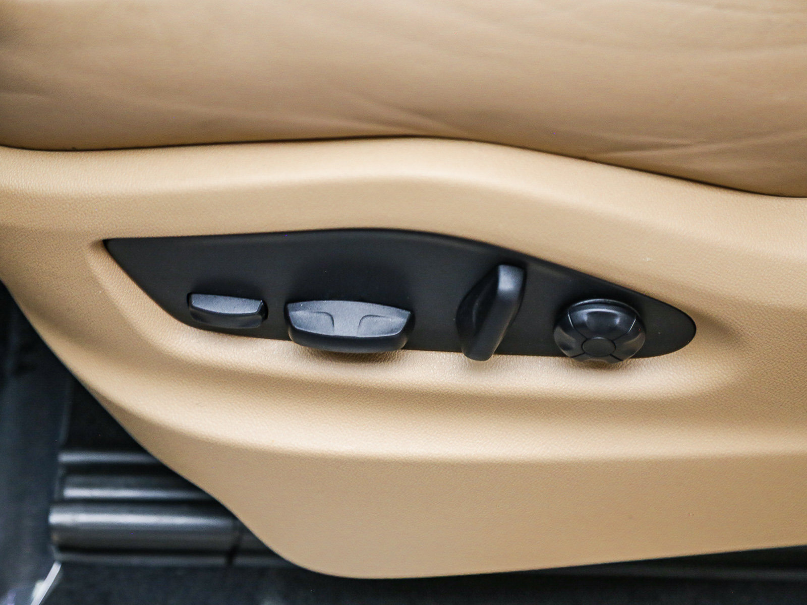 Certified 2023 Porsche Cayenne AWD/4WD image 25