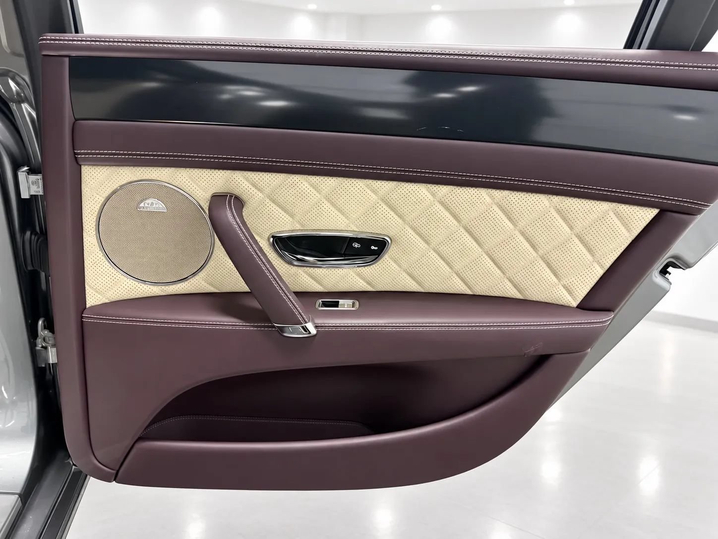 Used 2018 Bentley Flying Spur S W12 AWD/4WD image 21