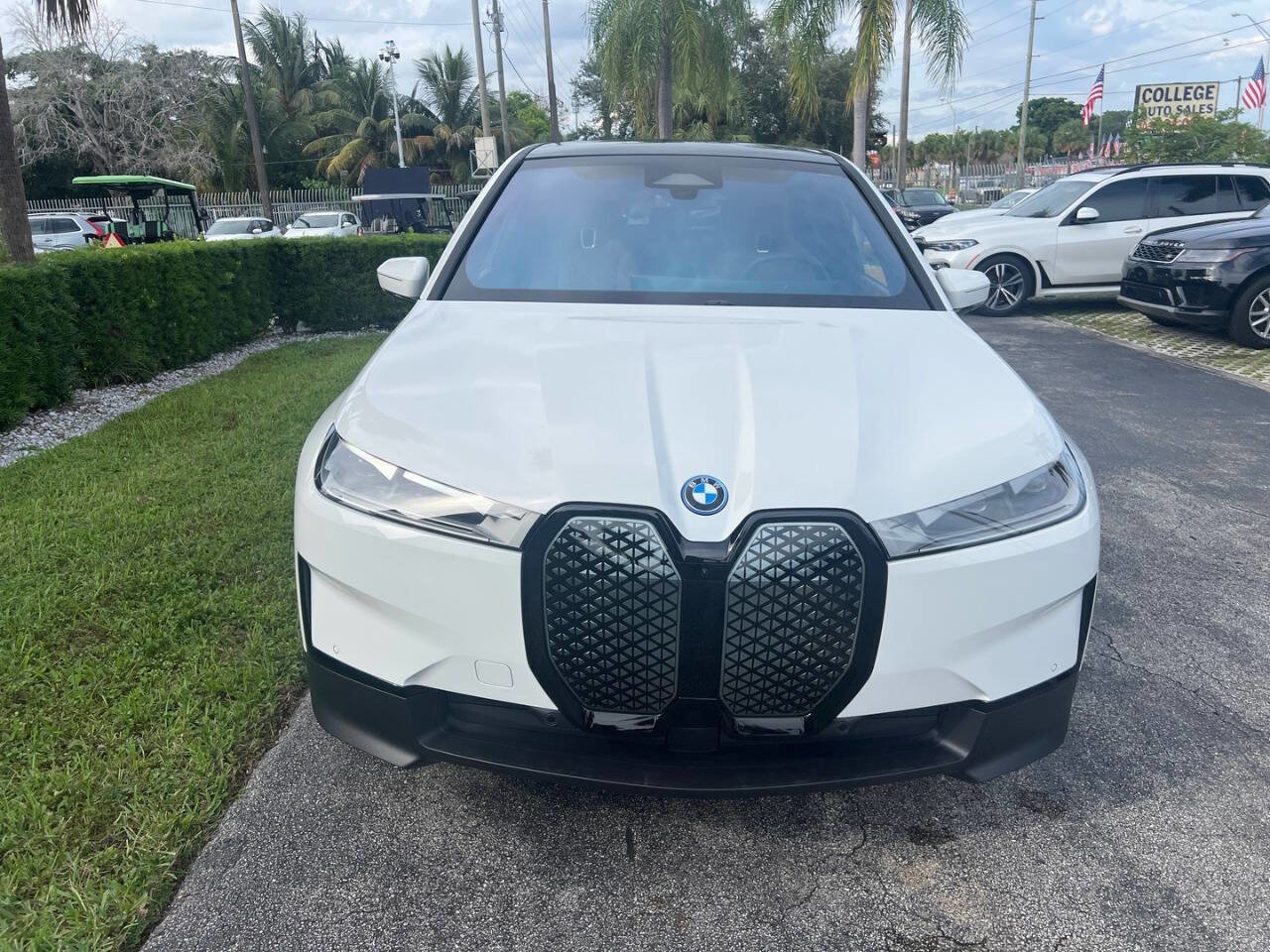 Used 2025 BMW iX xDrive50 w/ Convenience Package image 3