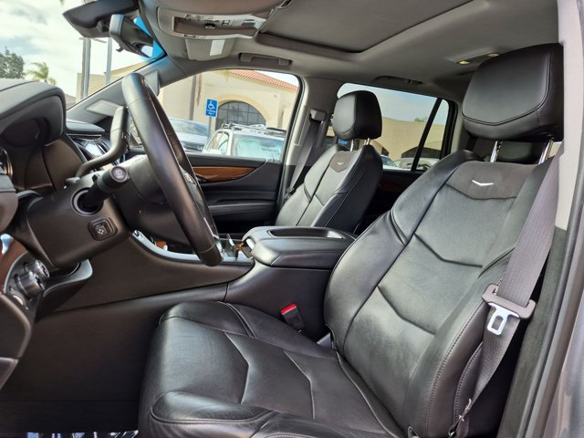 Used 2020 Cadillac Escalade Luxury w/ Escalade Sport Edition AWD/4WD image 16