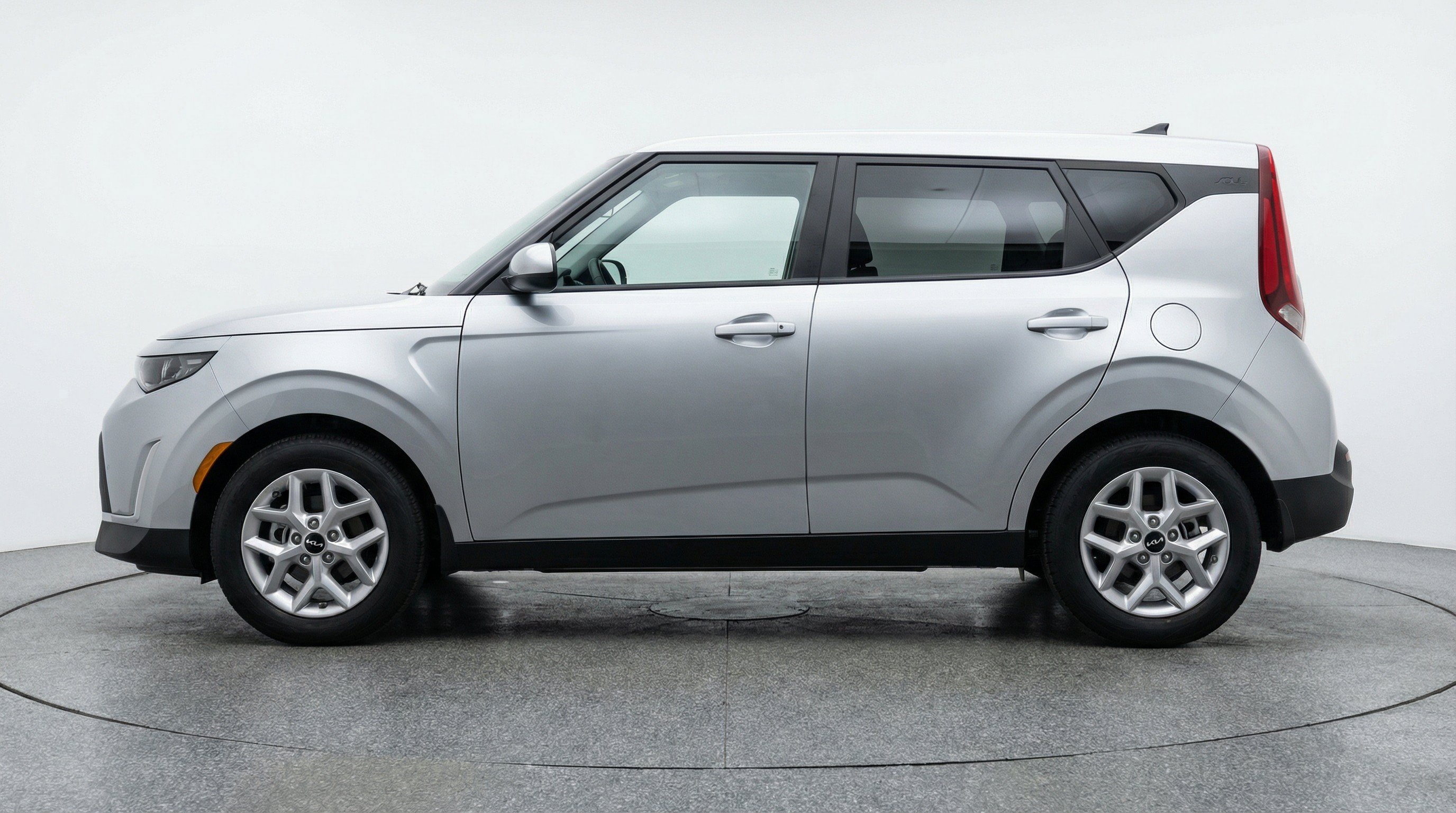 Used 2025 Kia Soul LX w/ LX Technology Package FWD image 5