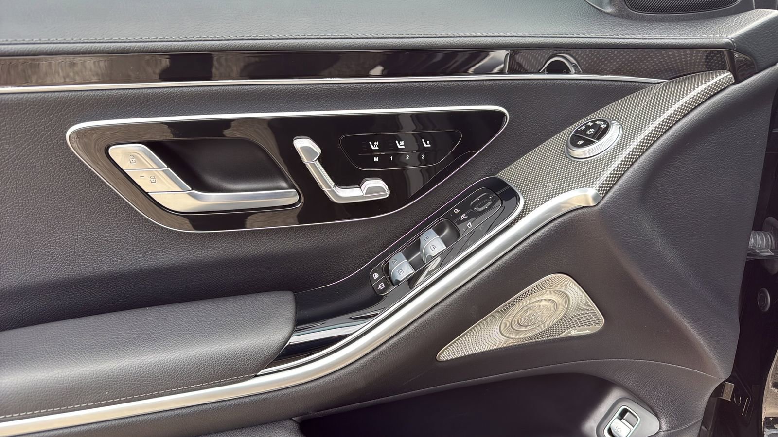 Used 2023 Mercedes-Benz S 500 4MATIC w/ AMG Line image 40