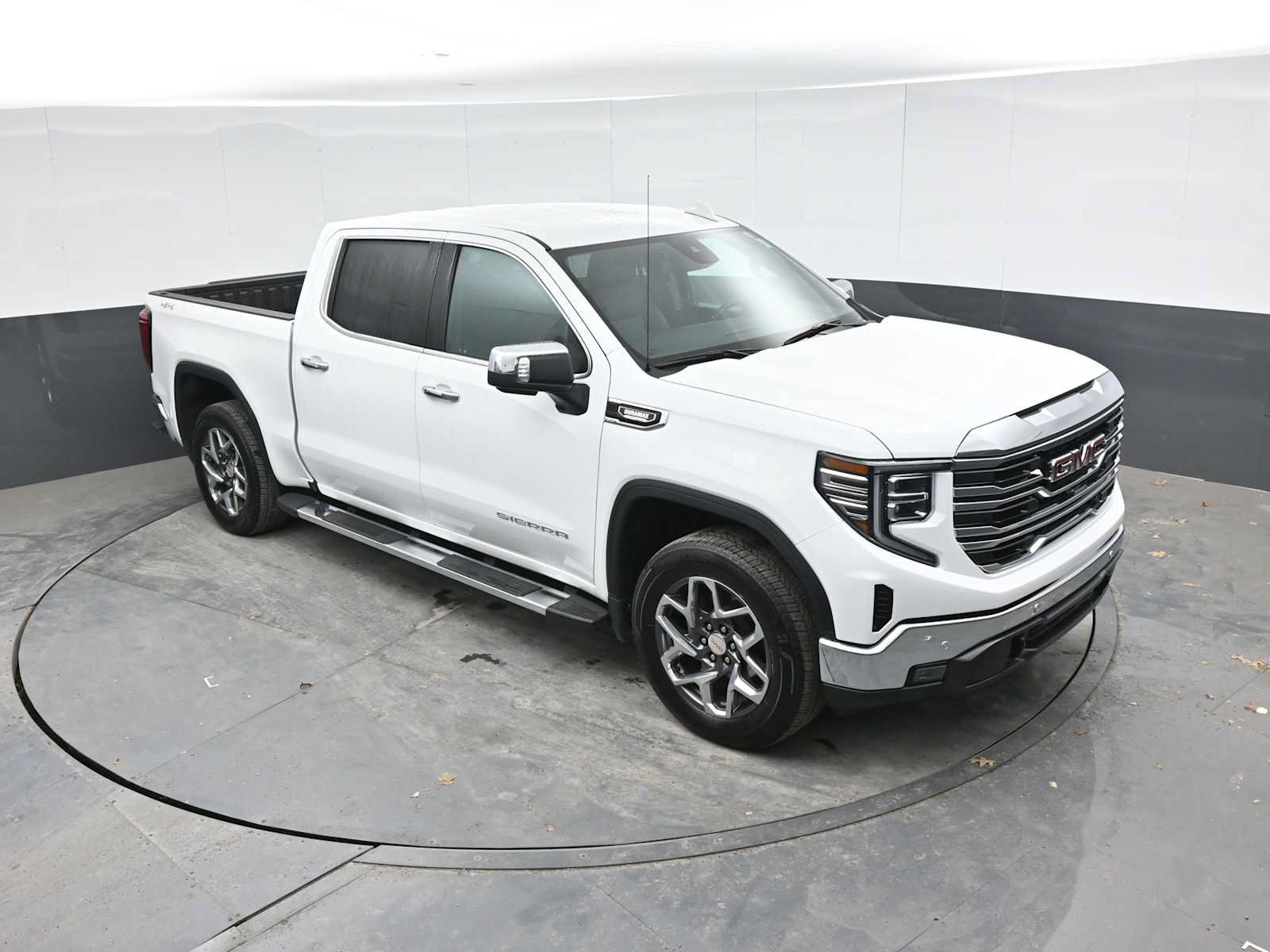 Used 2024 GMC Sierra 1500 SLT w/ SLT Premium Plus Package AWD/4WD image 33