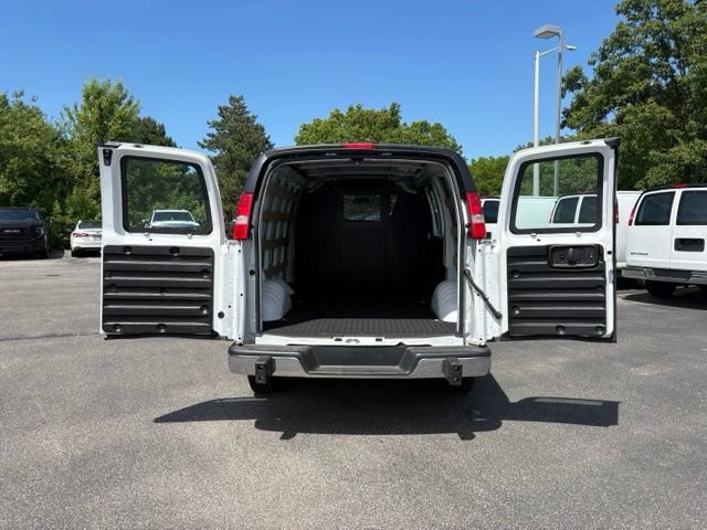 Used 2024 Chevrolet Express 2500 w/ Driver Convenience Package RWD image 7