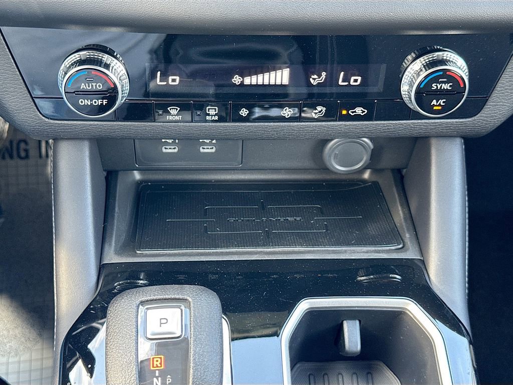 Used 2025 Mitsubishi Outlander ES image 17