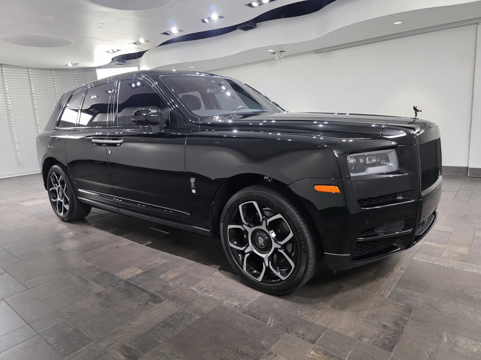 Used 2024 Rolls-Royce Cullinan Black Badge w/ Leather Finishing Pack AWD/4WD image 27