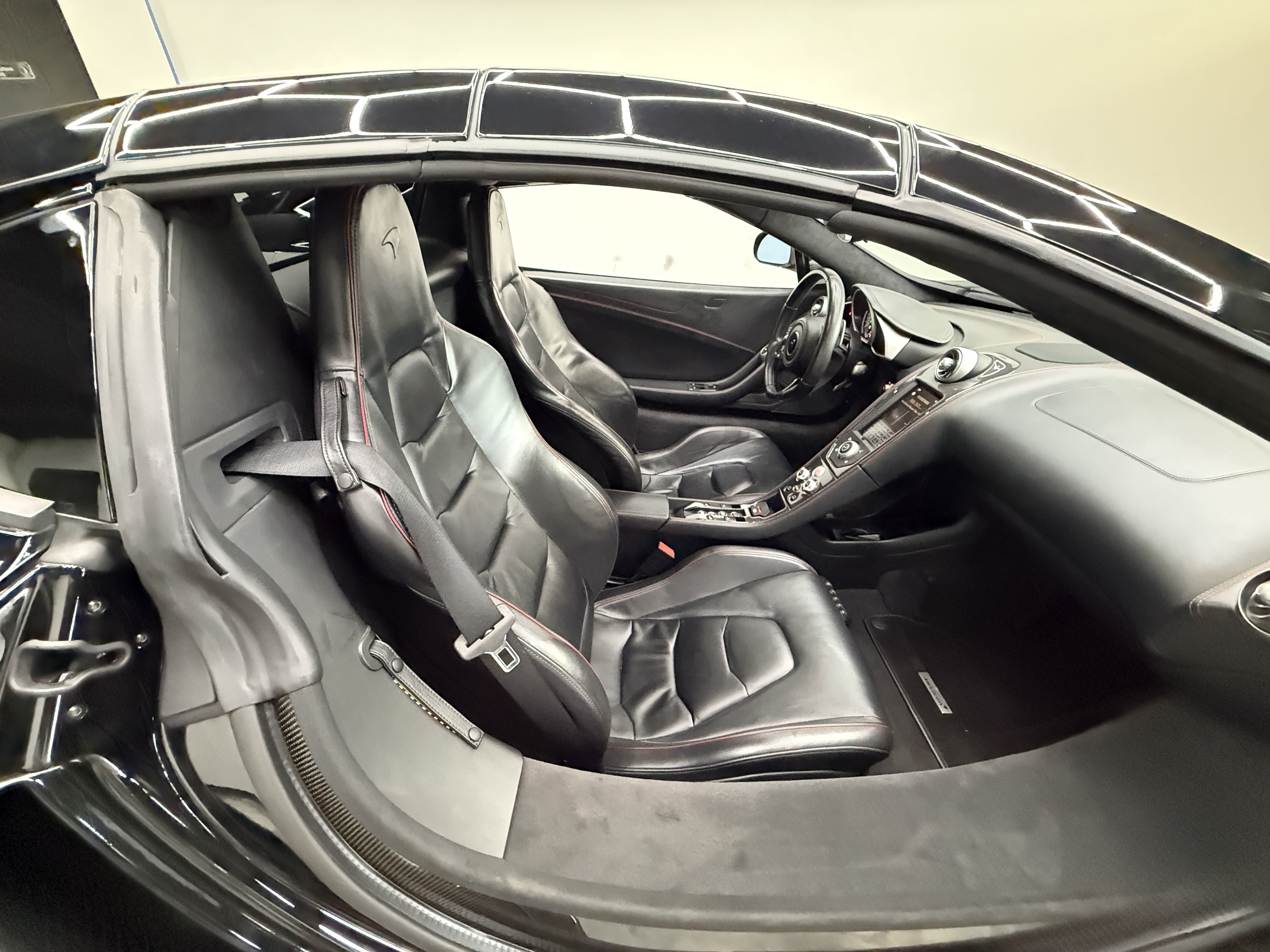 Used 2016 McLaren 650S Spider RWD image 30