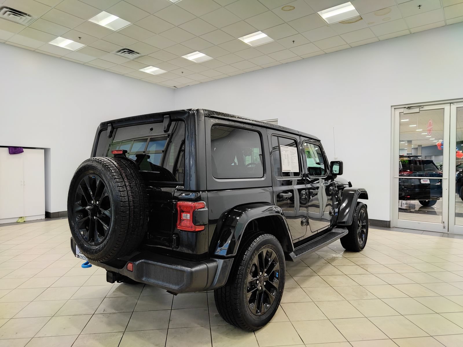 Used 2022 Jeep Wrangler Unlimited Sahara AWD/4WD image 3
