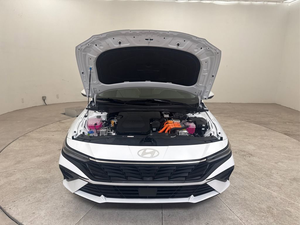 Used 2025 Hyundai Elantra Limited FWD image 9