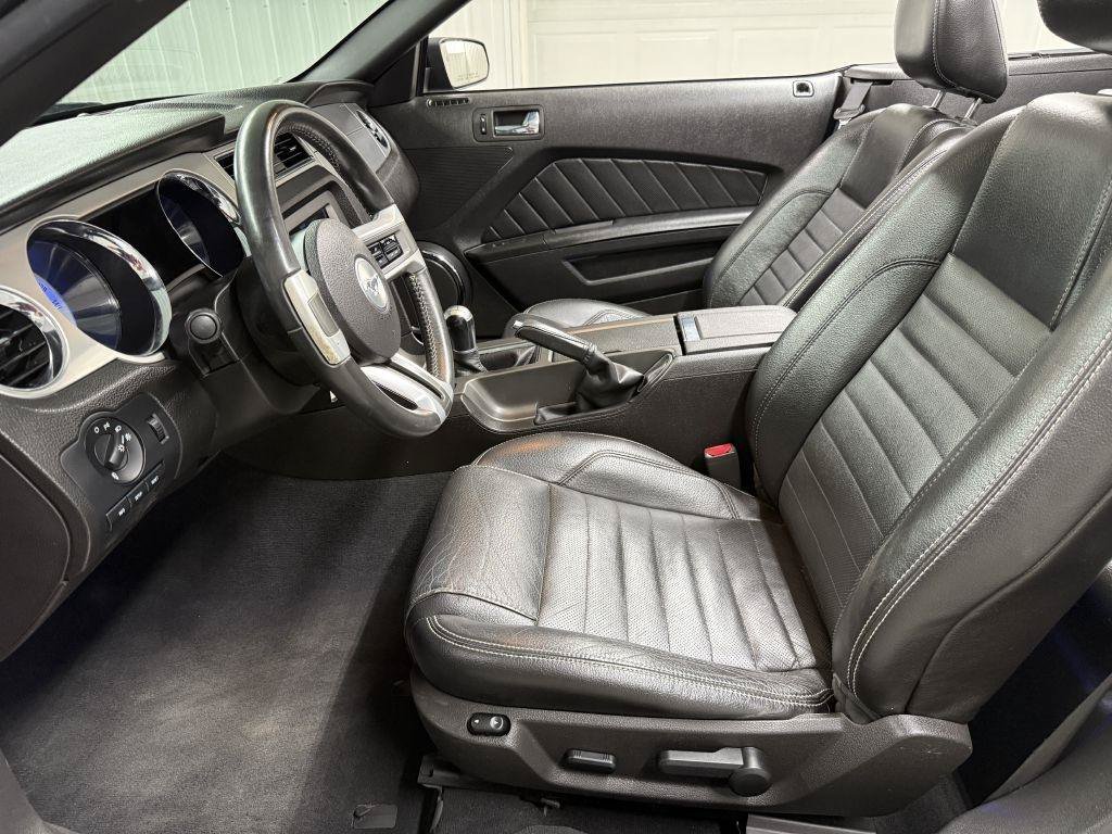 Used 2010 Ford Mustang GT RWD image 16