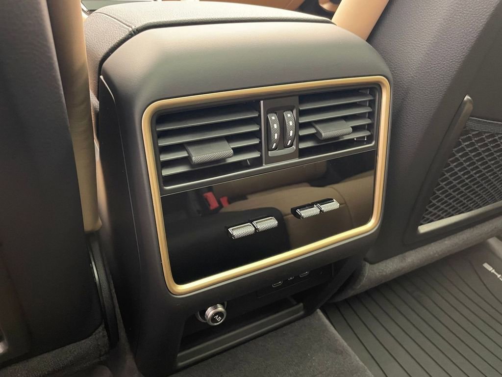New 2026 Porsche Cayenne Coupe AWD/4WD image 13