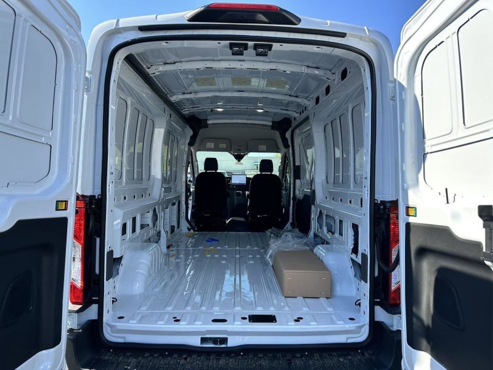 Used 2023 Ford E-Transit Medium Roof image 16