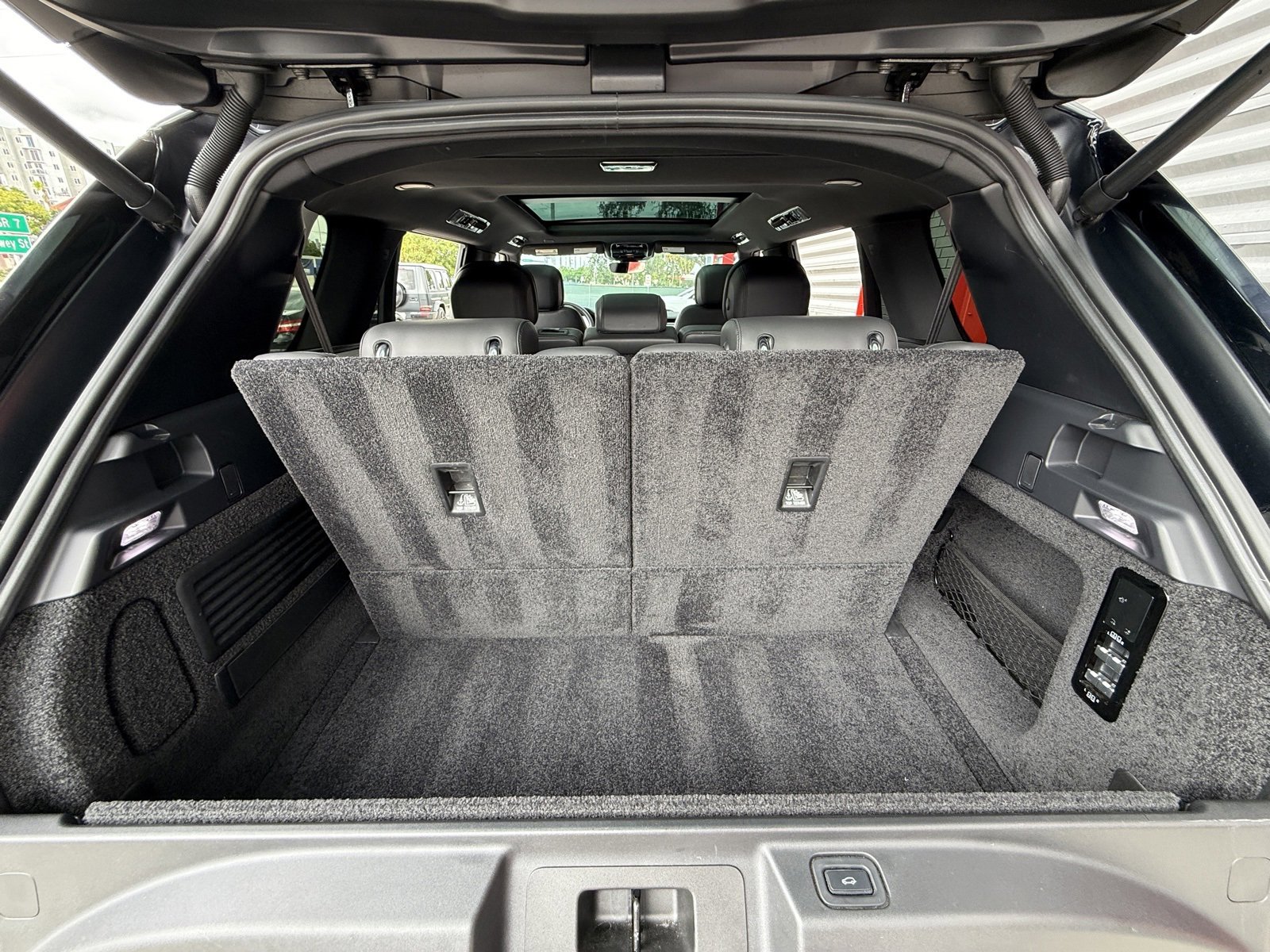 Used 2023 Land Rover Range Rover Long Wheelbase SE image 15